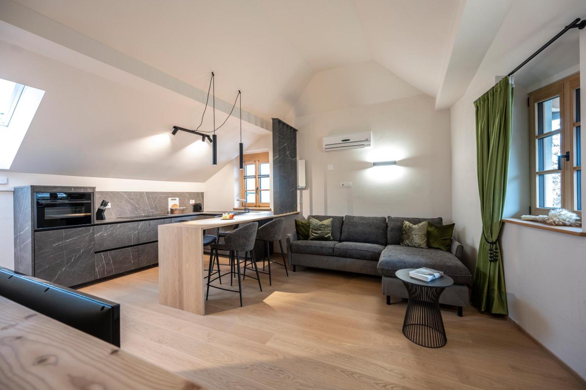 Schmitte am Sonnenwirtsplatz: Eppan's Hiking and Cycling Haven Apartment Appiano Sulla Strada Del Vino Exterior photo