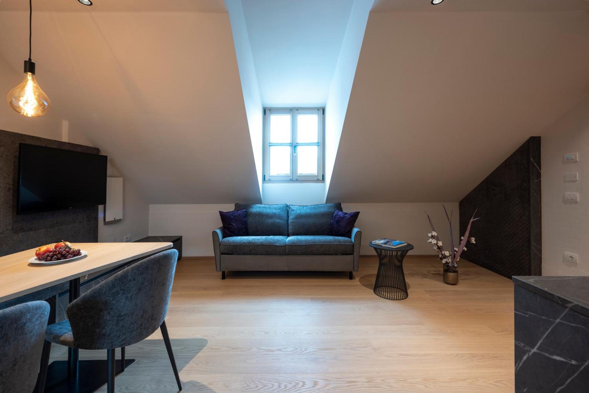 Schmitte am Sonnenwirtsplatz: Eppan's Hiking and Cycling Haven Apartment Appiano Sulla Strada Del Vino Exterior photo